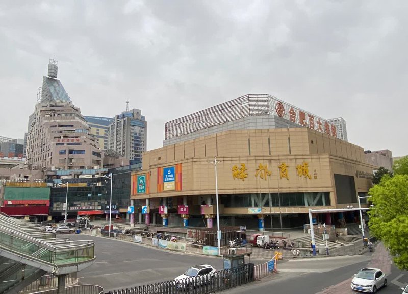 如何为你的日用百货店选择一个吸引顾客的门头？这是一个关键问题，决定了潜在客户的第一次印象。