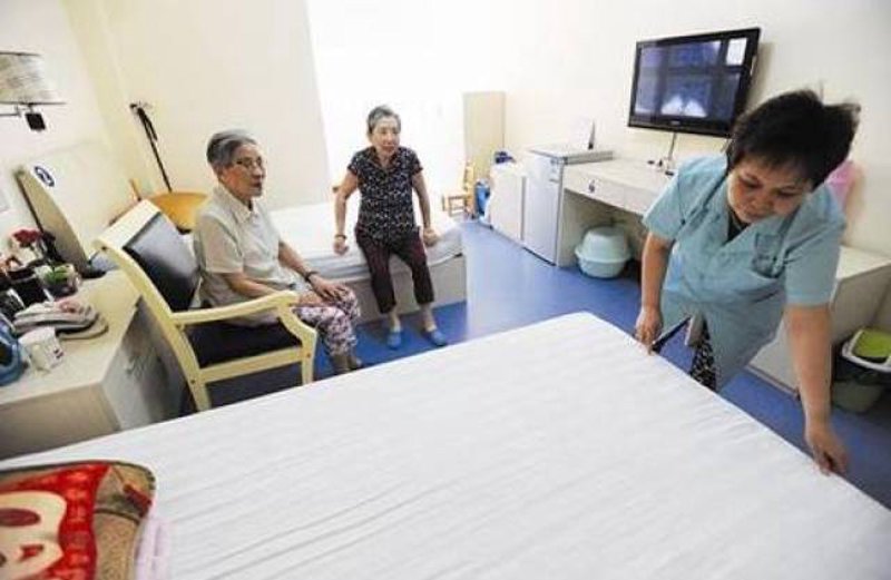 日常生活中，我们经常需要购买各种各样的生活用品来保证家庭和工作的正常运转。而“日用百货”这个术语常常让人感到模糊不清。那么，到底什么是日用百货呢？